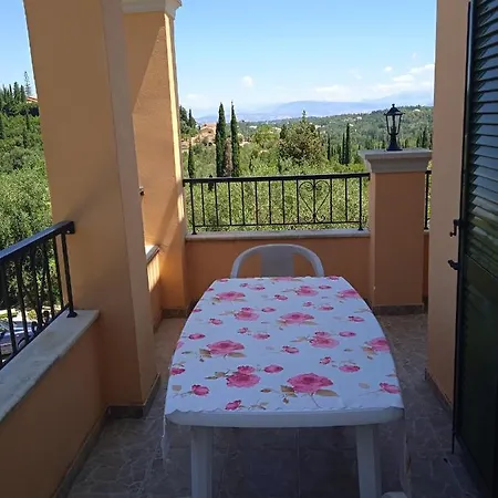 Ligeris House 1 In Case de vacanță Agioi Deka (Corfu)